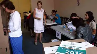 Colegios electorales de Colombia abren para el plebiscito de la paz Colegios electorales de Colombia abren para el plebiscito de la paz