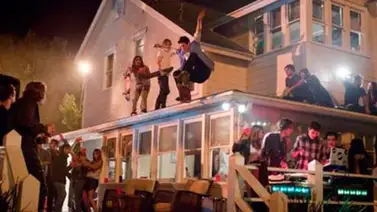 Joven organiza fiesta apoteósica y su papá muere al querer poner orden Joven organiza fiesta apoteósica y su papá muere al querer poner orden