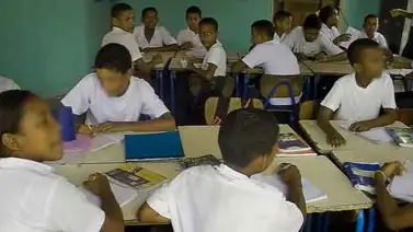 108 escuelas de Sucre reciben dotación en inicio de año escolar 108 escuelas de Sucre reciben dotación en inicio de año escolar