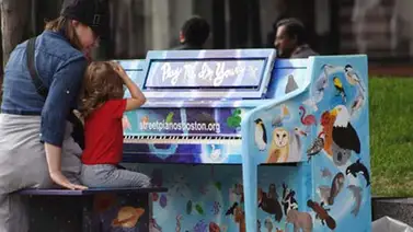 Pianos en la calle son tremendo éxito en Boston Pianos en la calle son tremendo éxito en Boston