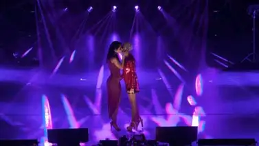 Ana Torroja se besa con una cantante en pleno concierto (+Video) Ana Torroja se besa con una cantante en pleno concierto (+Video)