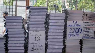 Producción de textos escolares está en caída libre