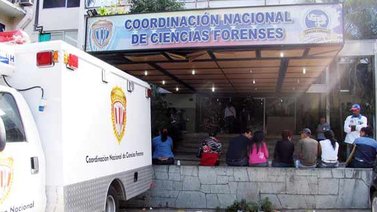 Roban y matan a sujeto delante de su esposa en La Trinidad