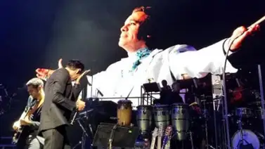 Marc Anthony rompe en llanto mientras cantaba "Abrázame muy fuerte" de Juan Gabriel Marc Anthony rompe en llanto mientras cantaba "Abrázame muy fuerte" de Juan Gabriel
