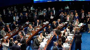 El juicio a Rousseff altera los nervios en el "manicomio" del Senado