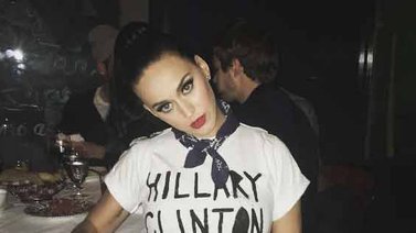 Katy Perry enseña con estilo su retaguardia