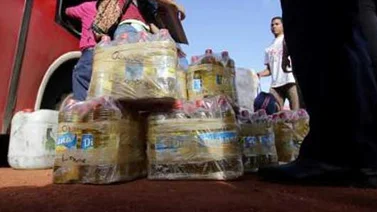 Venezolanos inundan frontera con Brasil para comprar comida
