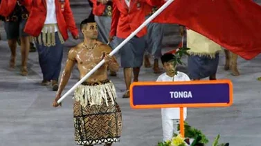 Abanderado de Tonga causó furor en las redes al mostrar sus dotes (+Tuits)
