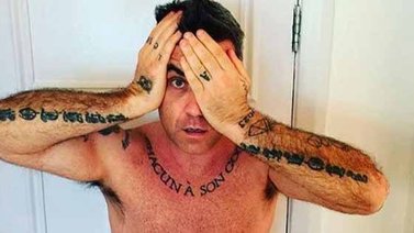 Robbie Williams se empelotó y causó furor en las redes (+Video)