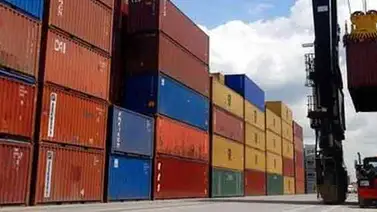 Inician evacuación de 81 contenedores abandonados en puerto de La Guaira Inician evacuación de 81 contenedores abandonados en puerto de La Guaira