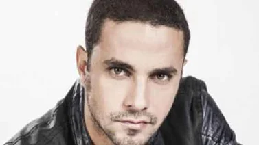 Chepa Candela: Andrés Gómez muy cariñoso con una bailarina en el Sambil Top Model