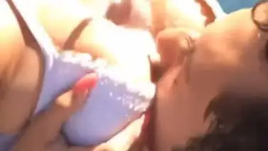 El reto de beber cerveza desde las bubis (+Video) El reto de beber cerveza desde las bubis (+Video)