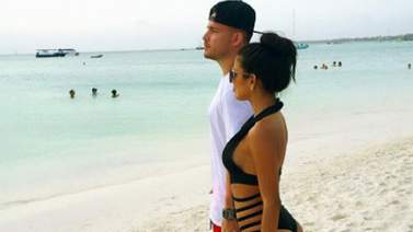 Chepa: Emilio Vizcaíno estuvo de lo más "japi" con su "pechuga" en Aruba