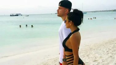 Chepa: Emilio Vizcaíno estuvo de lo más "japi" con su "pechuga" en Aruba