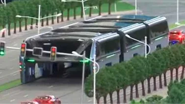 Crearán autobús futurista que puede andar sobre los otros carros