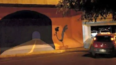 Hombre choca contra una pared que tenía pintado un túnel