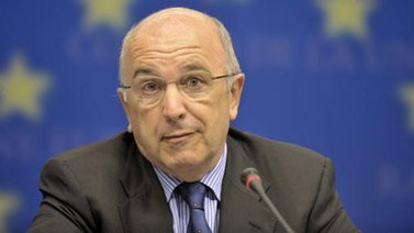 Almunia reconoce que Europa no estaba preparada para la crisis de refugiados