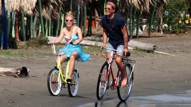 Carlos Vives estrena junto a Shakira su sencillo "La Bicicleta"