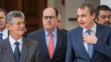 Zapatero concluye reunión con líderes de la oposición