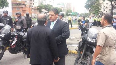 Rector Luis Emilio Rondón recibió documento que la MUD consignaría ante el CNE