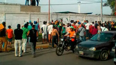 Saquean galpones del mercado mayorista de Maracay Saquean galpones del mercado mayorista de Maracay