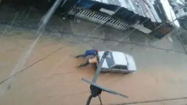 Fuertes lluvias causaron desbordamiento del río Guaire a la altura de El Llanito Fuertes lluvias causaron desbordamiento del río Guaire a la altura de El Llanito