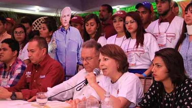 Mitzy de Ledezma a jóvenes: No nos resignemos a vivir indignamente