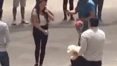 Decidió declarar su amor frente a toda la universidad y esto fue lo que pasó (+Video)