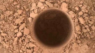 La NASA capta un remolino de polvo en Marte