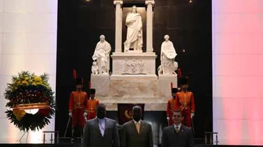 Primer ministro de Guinea-Bisáu honró al Libertador en el Panteón Nacional