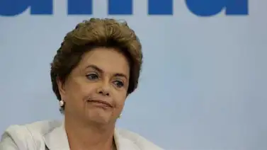 Rousseff afirma que la quieren "derrocar" para acabar con planes sociales Rousseff afirma que la quieren "derrocar" para acabar con planes sociales