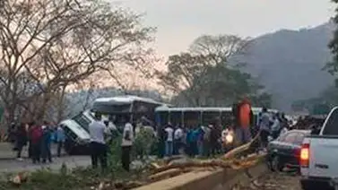 Choque múltiple de vehículos genera tráfico en Paracotos Choque múltiple de vehículos genera tráfico en Paracotos