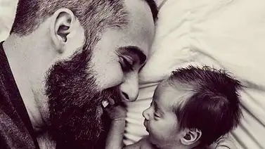 Este papá encontró la mejor forma de dormir a su bebé (+Video) Este papá encontró la mejor forma de dormir a su bebé (+Video)