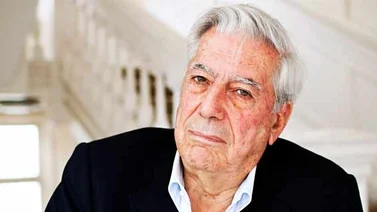 La política, la otra gran pasión del escritor Mario Vargas Llosa