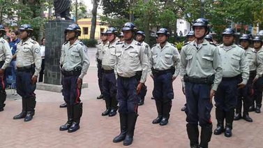 PoliHatillo frustra robo en La Chivera, detiene a delincuente y recupera arma