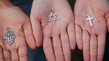 Las mujeres son más religiosas que los hombres en el mundo, según un estudio