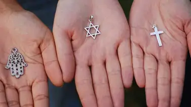 Las mujeres son más religiosas que los hombres en el mundo, según un estudio Las mujeres son más religiosas que los hombres en el mundo, según un estudio