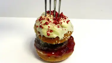 ¿Y qué tal una hamburguesa frita con crema pastelera? ¿Y qué tal una hamburguesa frita con crema pastelera?