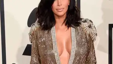 Mujer prueba el truco de Kim Kardashian para un "escote perfecto" (+Fotos) Mujer prueba el truco de Kim Kardashian para un "escote perfecto" (+Fotos)