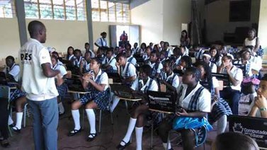 UNESCO: El 40 % de la población no tiene acceso a la educación en su lengua