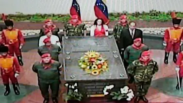 Rinden honores a Hugo Chávez en el Cuartel de la Montaña Rinden honores a Hugo Chávez en el Cuartel de la Montaña