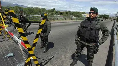 Colombia analiza situación en paso fronterizo con Venezuela Colombia analiza situación en paso fronterizo con Venezuela