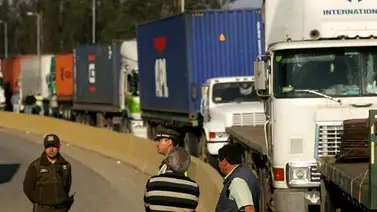 Camioneros cumplen segundo día de bloqueos en las fronteras de Bolivia Camioneros cumplen segundo día de bloqueos en las fronteras de Bolivia