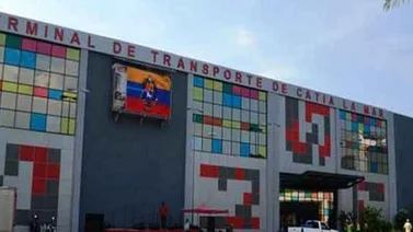Disponen más autobuses para atender demanda de pasajeros en terminal de Catia La Mar