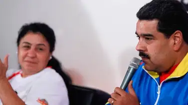 Maduro felicitó a madre de Robert Serra por cierre de campaña en Caracas Maduro felicitó a madre de Robert Serra por cierre de campaña en Caracas