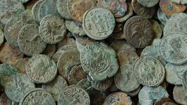 Granjero suizo encuentra tesoro de monedas romanas