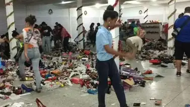 Así quedó esta zapatería en Valencia tras ser saqueada (+Fotos) Así quedó esta zapatería en Valencia tras ser saqueada (+Fotos)