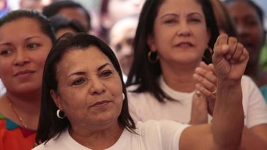 Candidatos firman compromiso para reivindicar derechos de la mujer