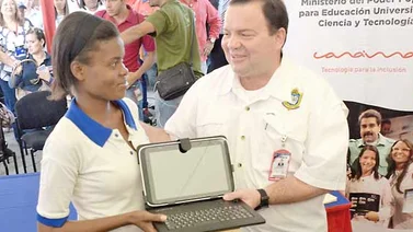 2.284 tabletas recibieron estudiantes de la Unefa en Nueva Esparta