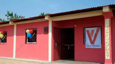 50 familias reciben viviendas construidas por Misión Vivienda